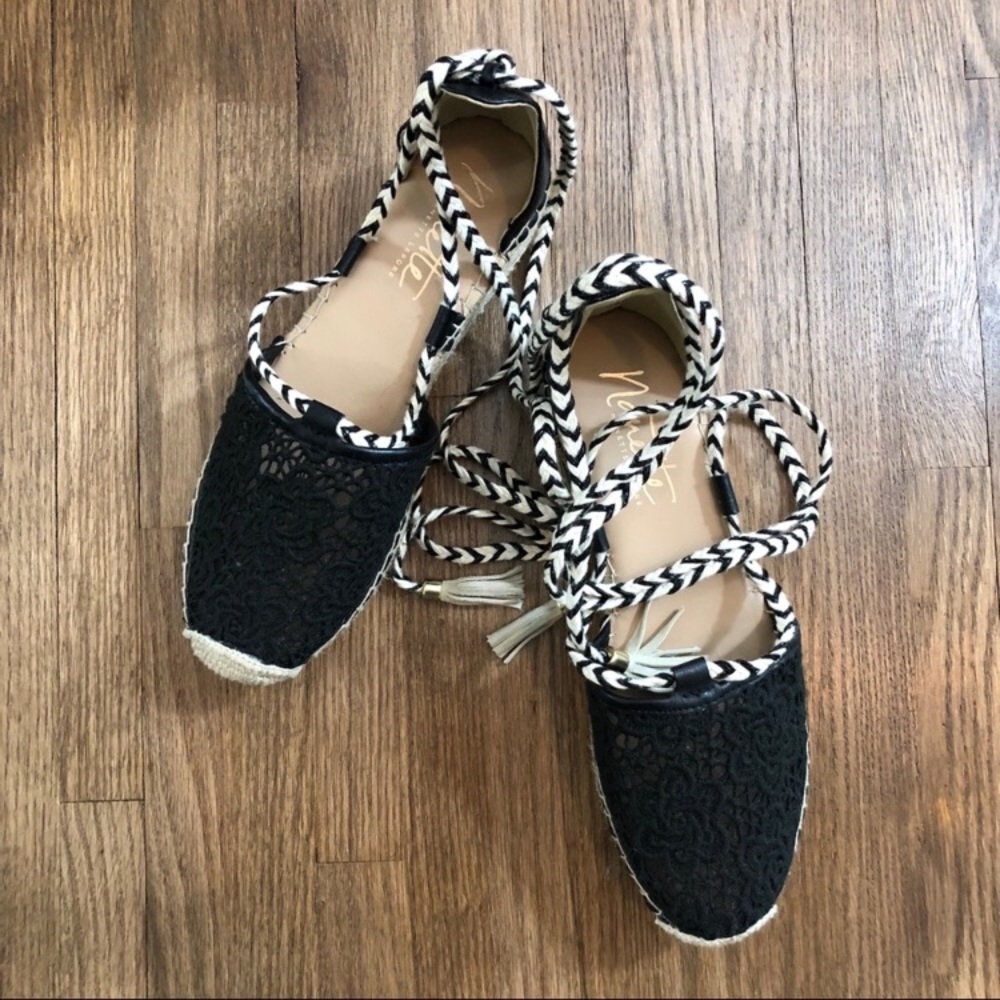 NWOT Platform espadrilles with ties